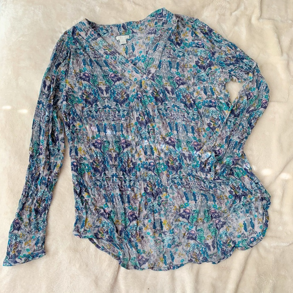 Hinge long sleeve v-neck blouse